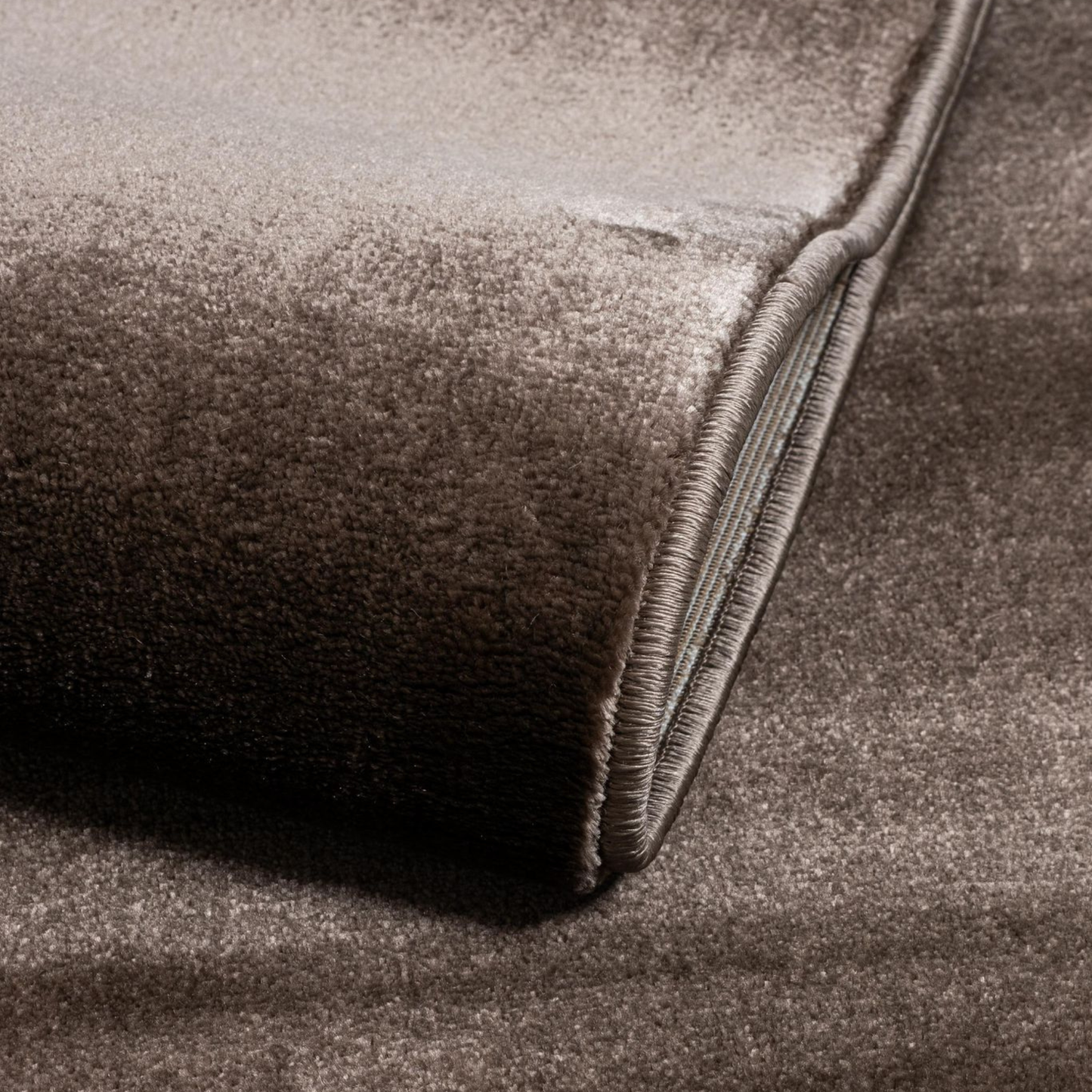 Velvet Warm Brown Vloerkleed