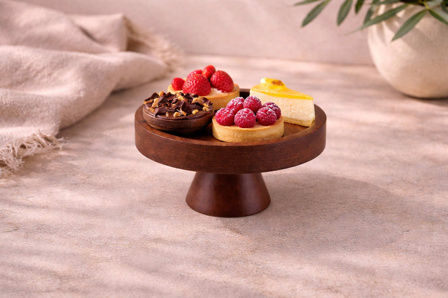 Aria Dessertplatte auf Fuß